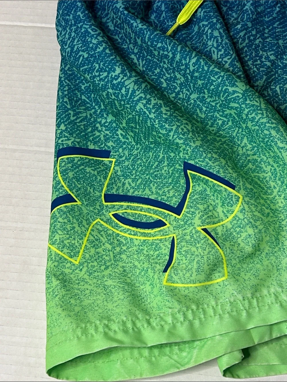 Under Armour Boys Size 8 Blue-Green Gradient Boys' Swim Trunks